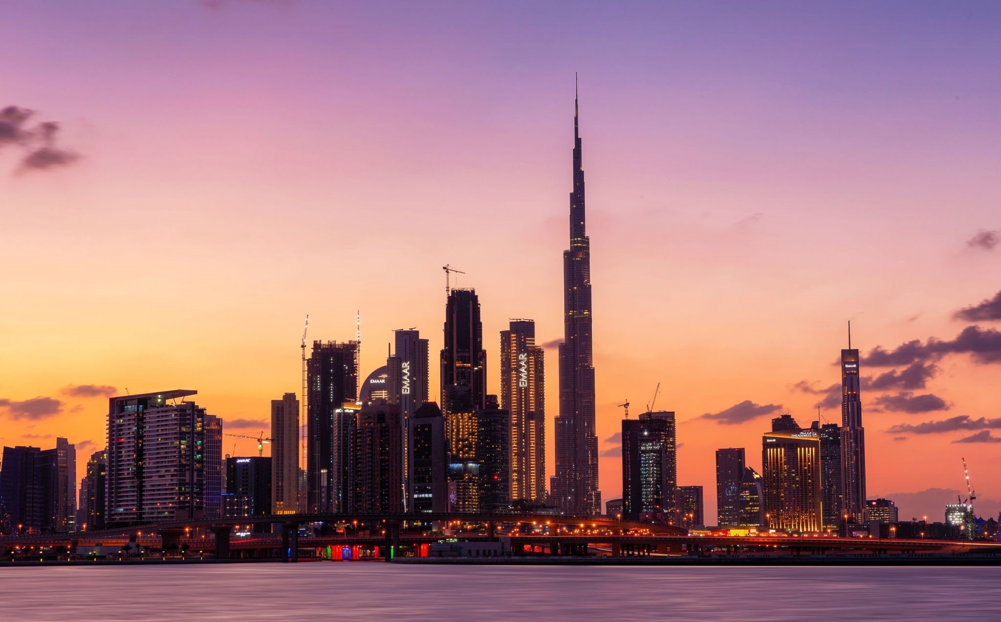 dubai-skyline-united-arab-emirates_l
